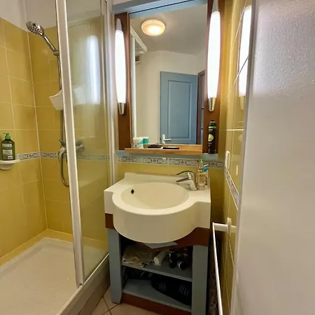 La Perle Vue Sur L'etang Et Le Golf Apartment