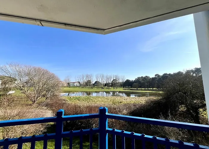 La Perle Vue Sur L'etang Et Le Golf Apartman